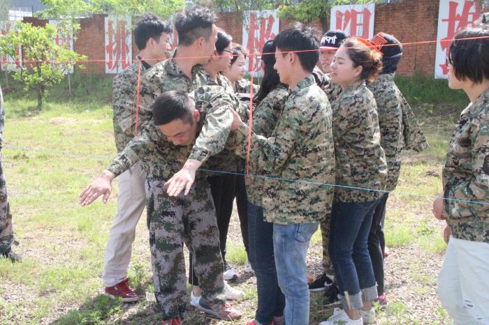 紫電因我而精彩 —紫電公司“5.4”青年員工拓展活動(dòng) 紫電因我而精彩 —紫電公司“5.4”青年員工拓展活動(dòng)