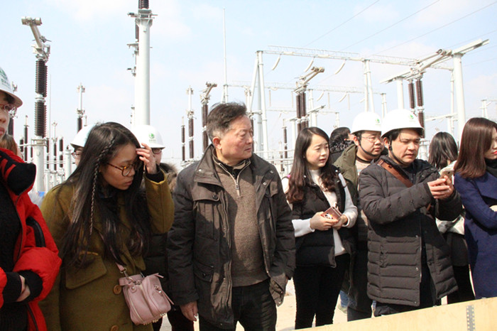 紫電公司組織員工參觀學(xué)習(xí)江陵郝穴220KV變電站 紫電公司組織員工參觀學(xué)習(xí)江陵郝穴220KV變電站