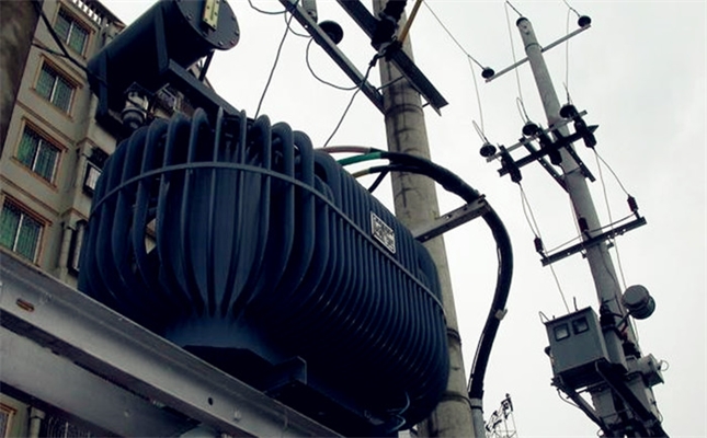 3分鐘教你讀懂變壓器，生活中最常見的油浸式變壓器