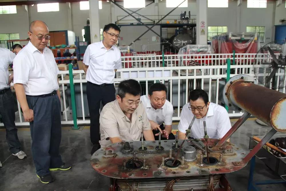 國網(wǎng)湖北省電力有限公司侯春到紫電公司調研指導工作 國網(wǎng)湖北省電力有限公司侯春到紫電公司調研指導工作